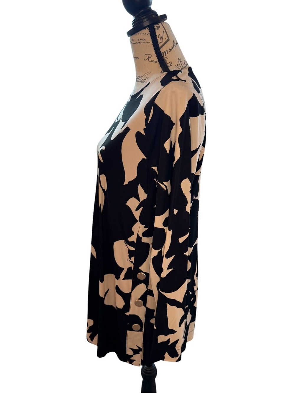 Chico's Black and Tan Floral Tunic NWT - Picture 3 of 12